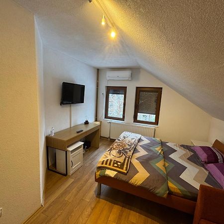 Villa Alpina Brezovice Esterno foto